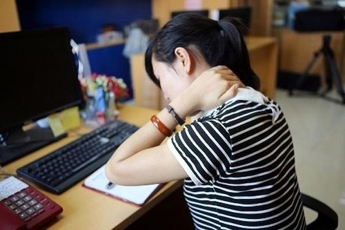 Khắc phục chứng đau vai gáy