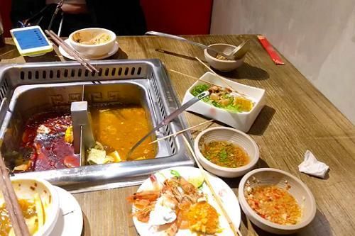 Quản lý nhà hàng buffet phạt khách 200K vì để thừa rau 'tố' khách hàng diễn vai nạn nhân