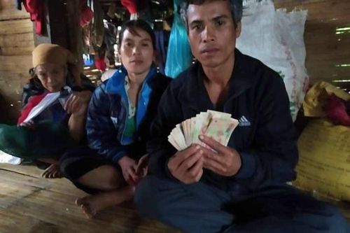 Phát hiện 10 triệu trong quần áo cũ được tặng từ thiện, gia đình nghèo tìm cách trả lại