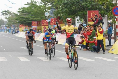 Cua-rơ 21 tuổi thắng chặng 3 giải đua xe đạp VTV Cup 2020