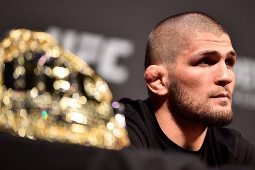 Đôi găng tay để lại sàn đấu và khả năng tái xuất của Khabib