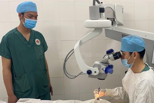 Bệnh nhân qua đời vì ung thư hiến giác mạc cứu đôi mắt của 2 người