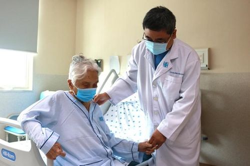 Cụ bà 105 tuổi trải qua 3 ca đại phẫu