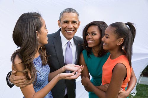 Ông Obama luôn có vợ và hai con bên cạnh khi tranh cử tổng thống