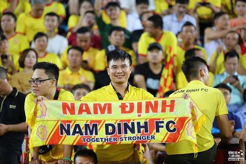 Cổ động viên Thành Nam, thôi yêu cũng xin đừng nói lời cay đắng