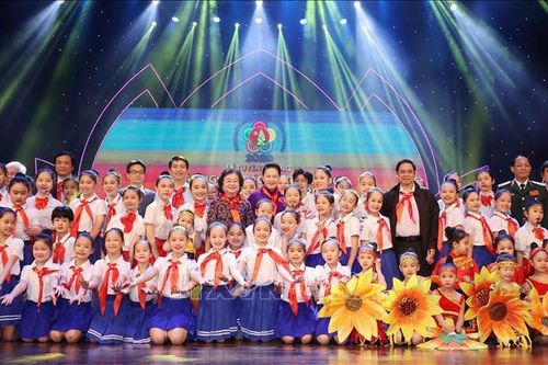 Vinh danh những 'bông hoa nghìn việc tốt'