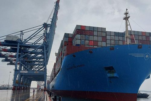 Tàu container lớn nhất thế giới cập cảng Cái Mép