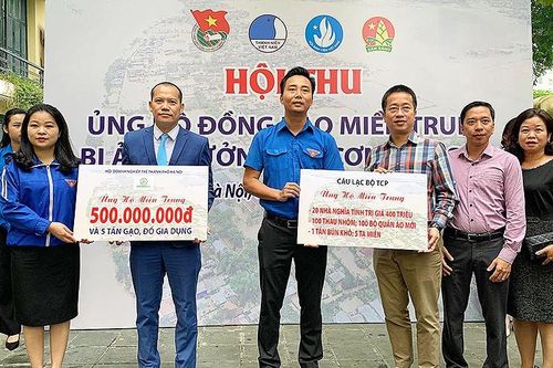 Tuổi trẻ Thủ đô tình nguyện tại miền trung