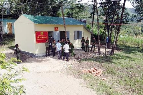 Bàn giao nhà ở doanh trại đầu tiên cho Công an xã