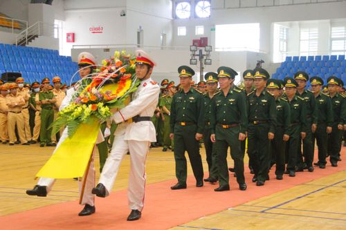 Truy điệu liệt sĩ Trương Văn Thắng hy sinh trong lúc giúp dân chống lũ