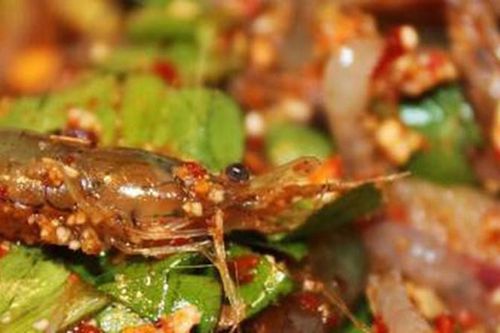 Tận mắt món ăn Thái: Tép 'khiêu vũ'... tươi từ đầu đến chân
