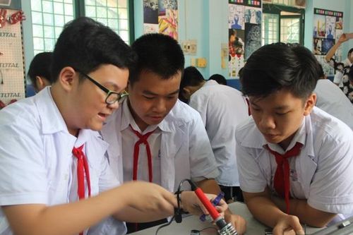 Đẩy mạnh giáo dục STEM trong nhà trường: Từ lớp học ra cuộc sống
