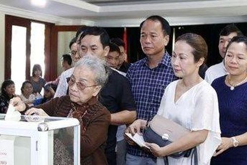 Cộng đồng người Việt tại Lào ủng hộ đồng bào miền Trung