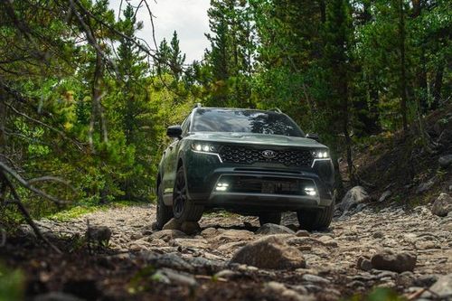 Cả 4 bánh xe của Kia Sorento 2021 sẽ bị khóa khi xuất hiện va chạm