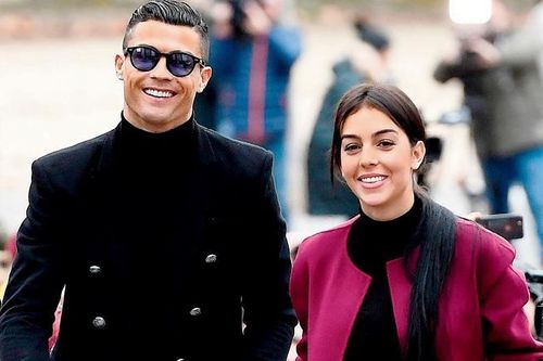Bạn gái tiền đạo Ronaldo không nhiễm COVID-19