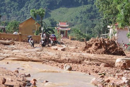 Khó khăn trong khắc phục hậu quả mưa lũ ở miền Trung