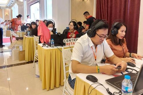 'Bắc cầu' cho hàng hóa Việt vươn khơi