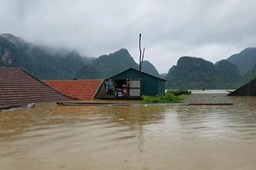 Cứu trợ đồng bào bị ảnh hưởng bão lũ ở Miền Trung: Hãy nhìn lại phía sau