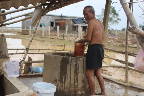 Xóm nghèo 12 ngày đêm trong lũ