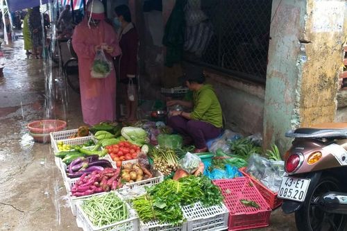 Thị trường ngày 26/10: Rau xanh tăng giá 'kỷ lục' sau bão, khách sạn tiếp tục giảm giá