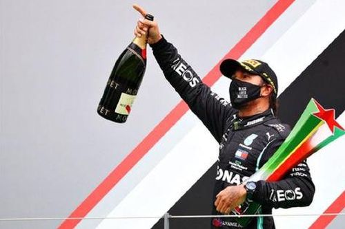 Lewis Hamilton phá vỡ kỷ lục của huyền thoại Michael Schumacher