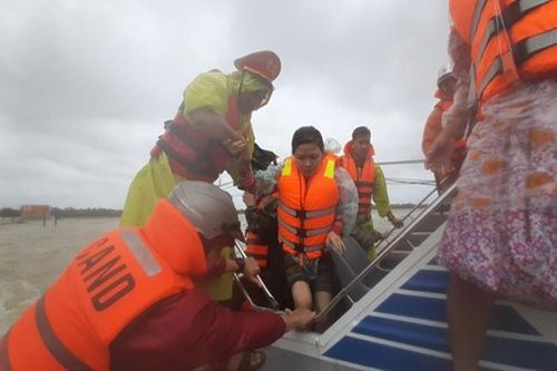 Nhiều tỉnh miền Trung phát công điện khẩn ứng phó bão số 9