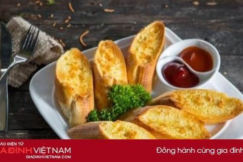 10 phút xong ngay bánh mì bơ tỏi cho bữa sáng nhanh gọn