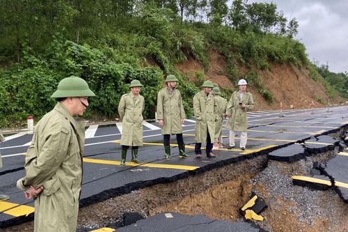 Các quốc lộ qua miền Trung đã thông tuyến, công tác khắc phục sạt lở khó khăn