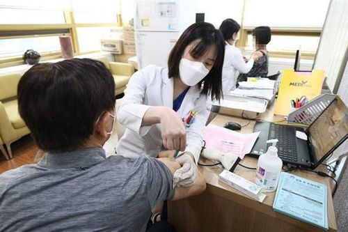 Hàn Quốc kêu gọi người dân tiêm phòng bệnh cúm