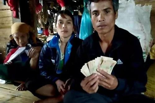 Người đàn ông nghèo trả lại 10 triệu đồng trong đồ quần áo từ thiện
