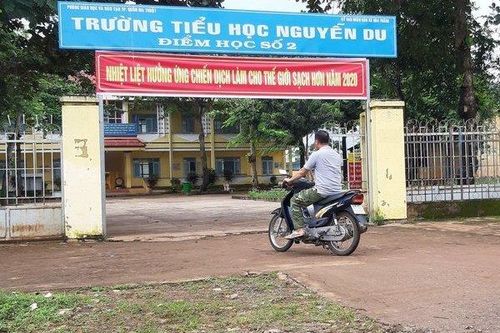 Cô giáo đánh bé lớp 3 bầm tím đùi bị phạt tiền, đình chỉ dạy 3 tháng