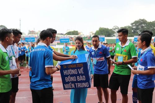 Sân chơi của các ông bầu làm thổn thức những người yêu bóng đá đẹp, tử tế