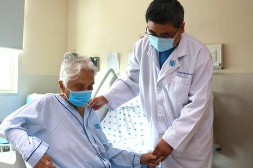 Cụ bà 105 tuổi hồi phục tốt sau 3 ca phẫu thuật lớn liên tiếp