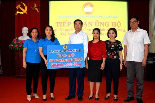 Tiếp nhận hơn 590 triệu đồng ủng hộ đồng bào miền Trung