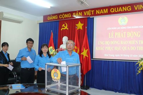 Liên đoàn Lao động tỉnh Khánh Hòa phát động ủng hộ đồng bào các tỉnh miền Trung khắc phục hậu quả thiên tai