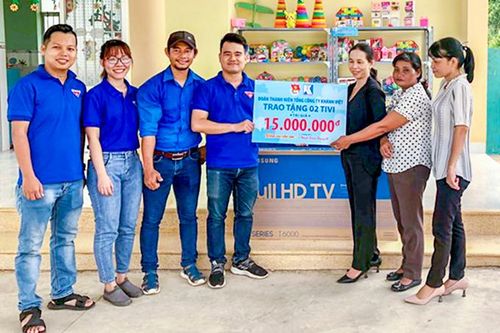 Đoàn Thanh niên Tổng Công ty Khánh Việt: Tổ chức chương trình Hành trình tháng 10 tại xã Suối Cát