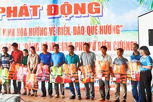 Đồng hành cùng phụ nữ biên cương