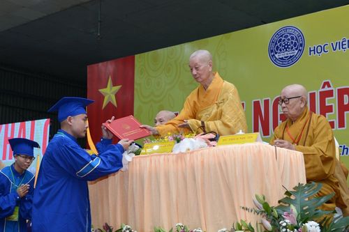Lễ tốt nghiệp cử nhân và thạc sĩ Phật học