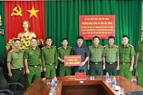 Trao thưởng Công an tỉnh Đắk Nông vì khám phá nhanh vụ lừa đảo