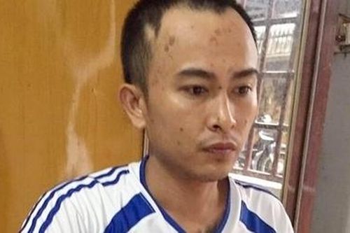 Khởi tố nghịch tử vác dao đánh mẹ ruột và em trai