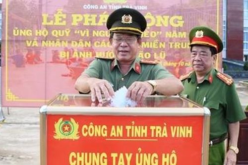 Công an tỉnh Trà Vinh quyên góp ủng hộ khắc phục hậu quả bão lũ