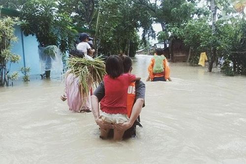 Philippines sơ tán gần 1.800 người để đối phó với bão Molave