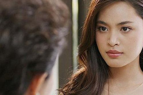 Đang dấm dúi cho mẹ đẻ tiền thì bị mẹ chồng phát hiện, phản ứng của bà làm tôi sững sờ không dám tin