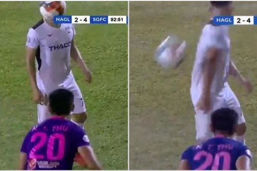 'Treo giò' cầu thủ ném bóng thẳng vào mặt đồng nghiệp
