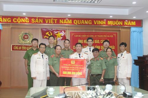Tiếp thêm sức mạnh cho nhân dân và Công an tỉnh Quảng Ngãi đối phó với bão lũ