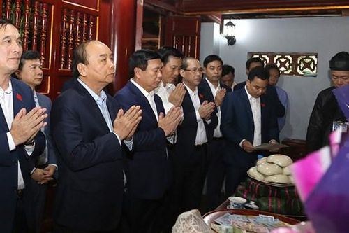 Thủ tướng Nguyễn Xuân Phúc dâng hương Đền Quốc Tổ Lạc Long Quân