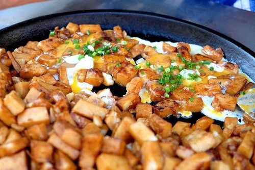 Xe bán bột chiên nổi tiếng ở TP.HCM