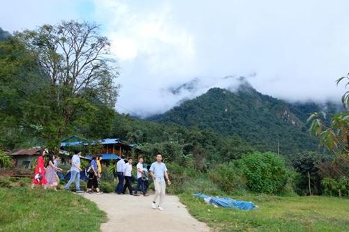 Sin Suối Hồ - Phố Mông tuyệt đẹp bên đỉnh Sơn Bạc Mây