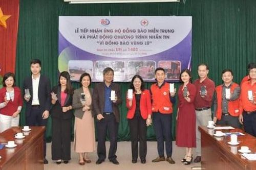 Phát động chiến dịch tin nhắn 'Vì đồng bào vùng lũ'