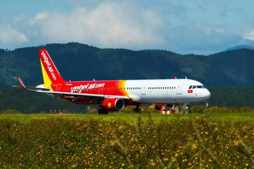 Một số chuyến bay điều chỉnh giờ sớm lên, một số chuyến tạm ngừng khai thác để tránh bão